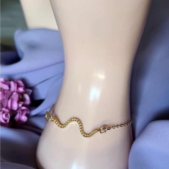 ⚜️❤️‍🔥 Elegant Gold Snake Bracelet 🐍💫 - Picture 1 of 4